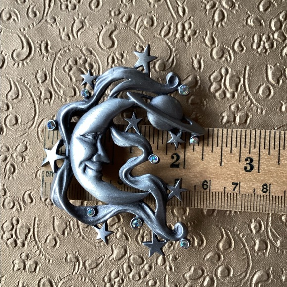 JJ Jonette Half Moon World & Stars Celestial Brooch 🌙✨🪐⭐️🌙 - Picture 6 of 8